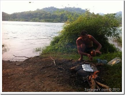 Laotian satul shish kebab și mușcătura de pește necunoscut, sustegney