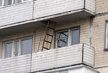 Scara pe balconul apartamentului este ca să bată, zadekorirovat în fotografie, pot elimina - lucru ușor