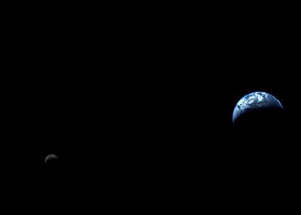 Cele mai bune fotografii ale pământului și ale lunii din spațiu