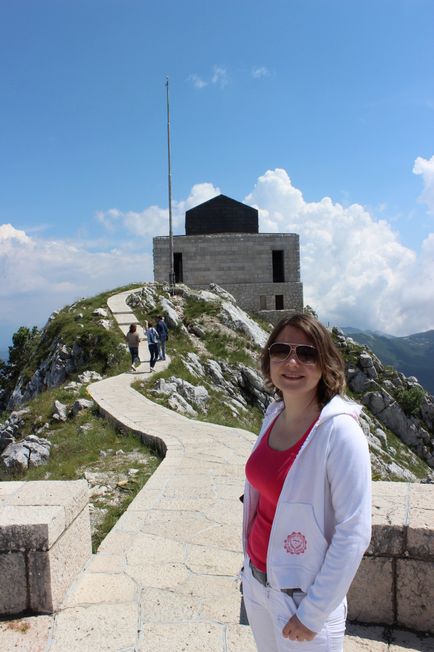 A legjobb útvonal Montenegro autóval Budva - Cetinje - Lovcen Park - Njegos Mauzóleum - Kotor