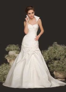Модний тренд весільну сукню з коміром