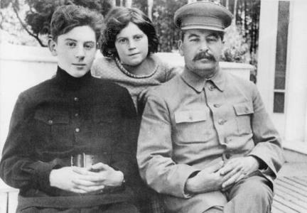 Надія Аллілуєва - біографія, фото, особисте життя дружини Сталіна