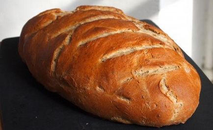 Чому не можна їсти гарячий хліб