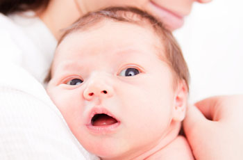 De ce bebelușul nou-născut sughiț și ajută copilul să aibă grijă de copil