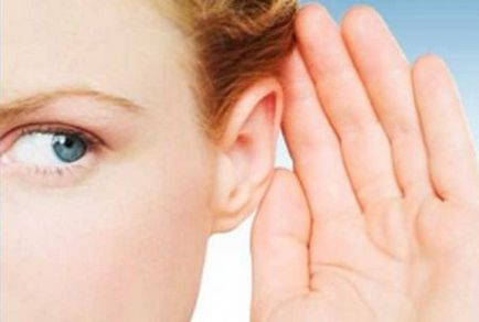 Чому закладає вуха