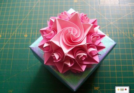 Cadou din flori de origami - flori din hârtie cu mâinile proprii