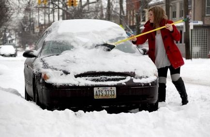 În mod corespunzător, curățați mașina de zăpadă și gheață