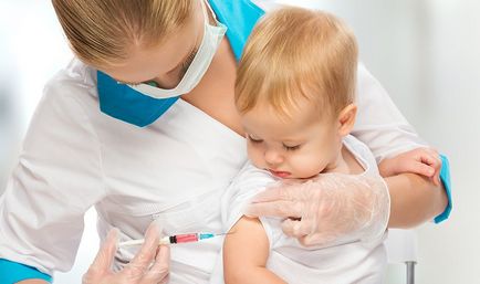 Copilul după vaccinare cu acțiunile corecte ale părinților
