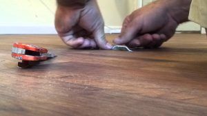 Repararea pardoselilor din apartament cu propriile opțiuni pentru mâini
