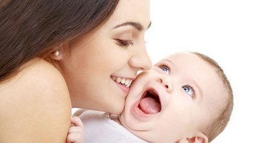 Режим годування новонародженого грудним