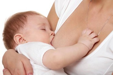 Режим годування новонародженого грудним