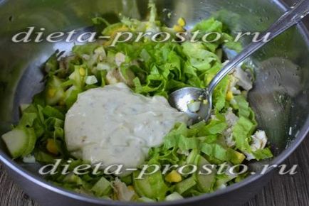 Salată cu dovlecel și pui