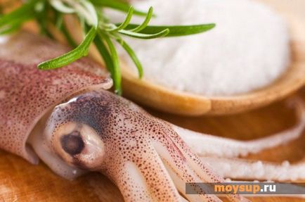 Saláta tintahal, sajt és ananász (SQUID) Saláta tintahal, sajt és ananász