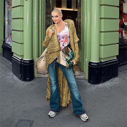 Stilul de Evelina Khromchenko și Anastasia în libelula de pe fotografie, rochii de moda
