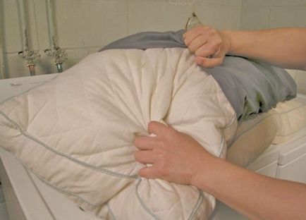 Spălarea lenjeriei de pat, așa cum se spală corect în lenjerie de mașină, perna