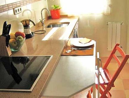 Стіл для маленької кухні 12 ідей практичного використання простору