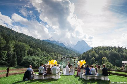 Esküvő az Alpokban Sasha és Kevin ünnepségen a hegyekben