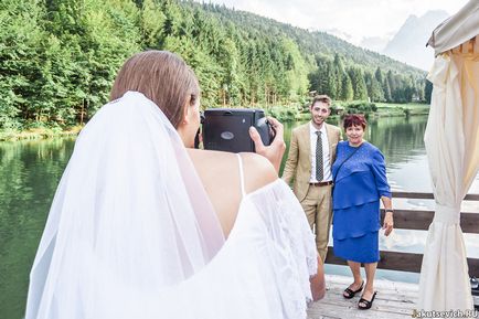 Esküvő az Alpokban Sasha és Kevin ünnepségen a hegyekben