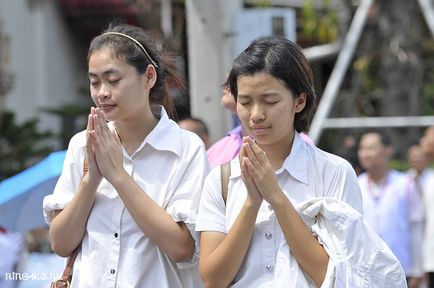 Thai wai - un salut tradițional thailandez, un ghid pentru Phuket