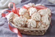 Tort regal cu rețetă de meringue cu fotografie turn-based