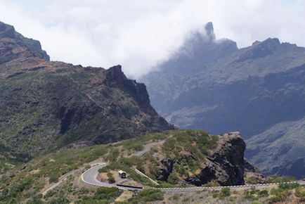 Barangolás a vulkán, mint a mászás, a tetejére, a Mount Teide Tenerife dutyfree - s