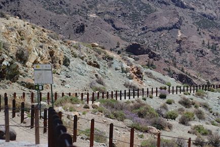 Barangolás a vulkán, mint a mászás, a tetejére, a Mount Teide Tenerife dutyfree - s