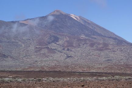 Barangolás a vulkán, mint a mászás, a tetejére, a Mount Teide Tenerife dutyfree - s