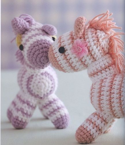 Învățând să tricotați o croșetă mică de zebră