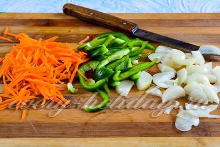 Udon cu pui și legume, o rețetă cu o fotografie