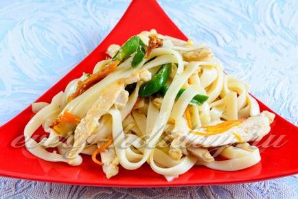 Udon с пиле и зеленчуци, рецепта със снимка