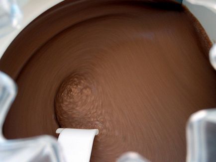 Pastă de ciocolată universală cu mâinile tale