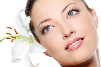 Îngrijirea pielii din jurul ochilor pentru a păstra prospețimea și elasticitatea naturală