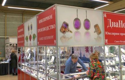 Bijuterii vernisaj cu ocazia anului 2017, Moscova la târgul de expoziții, festivaluri