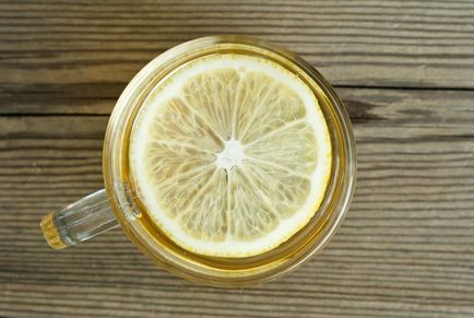 Miért isznak vizet egy citrom reggel