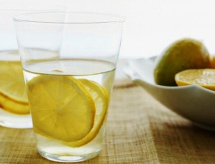 Навіщо пити воду з лимоном вранці