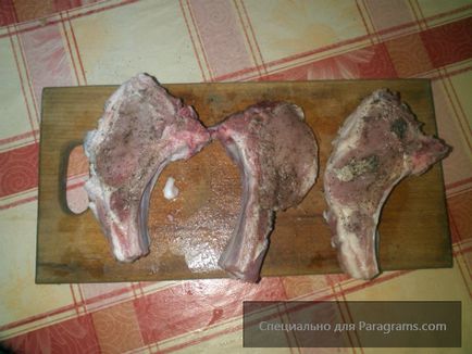 Запечена свинина на кістці з картоплею в духовці кулінарний рецепт з фото від paragrams