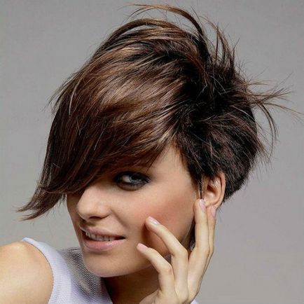 Жіноча стрижка Пікс для коротких і середніх волосся (фото)