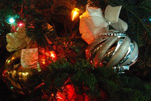 8 Legende din întreaga lume despre originea tradiției de decorare a pomului de Crăciun
