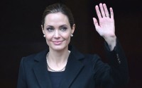 Angelina Jolie a acceptat islamul, adevărul sau speculațiile, site-ul fan al lui Angelina Jolie