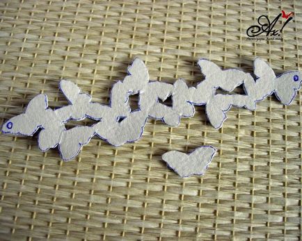 Метелики на руці - простий браслет зі шкіри