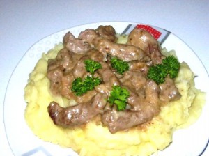 Carne de vită-stroganoff clasică, gătim delicios și acasă