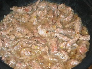 Carne de vită-stroganoff clasică, gătim delicios și acasă