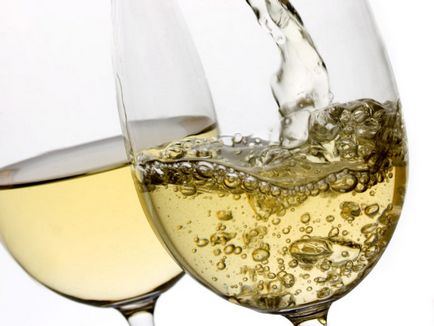 Біле вино для волосся - користь, застосування і рецепти