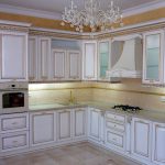 Fehér-arany konyha kialakítása, fali dekoráció, készlet, patina, konyha belső