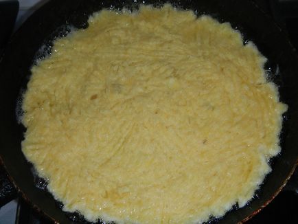 Gyors burgonya pizza a serpenyőben 10 percig, vagy burgonya palacsinta töltelék - hogyan kell főzni egy pizza (kitömött) Gyors burgonya pizza a serpenyőben 10 percig, vagy burgonya palacsinta töltelék - hogyan kell főzni egy pizza