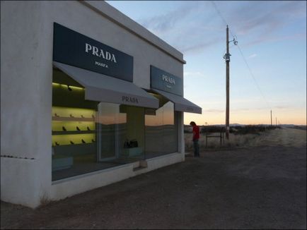 Cel mai singur magazin de prada din lume (11 fotografii)