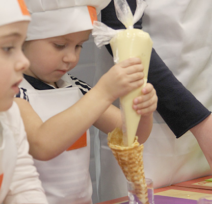 Cursuri de masterat pentru copii în clasa maestră culinară a copiilor din St. Petersburg în cafenea juniorrum (Sankt-Petersburg)