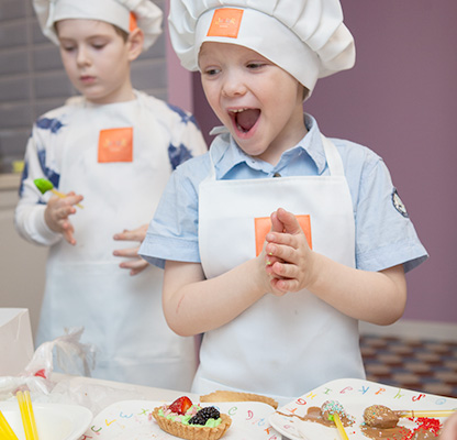 Gyermek műhelyek szentpétervári gyermek főzés osztály a kávézóban dzhuniorrum (St. Petersburg)