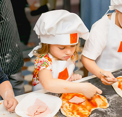 Cursuri de masterat pentru copii în clasa maestră culinară pentru copii din St. Petersburg, în juniorul de cafenele (Sankt-Petersburg)