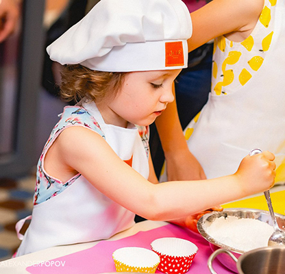 Cursuri de masterat pentru copii în clasa maestră culinară a copiilor din St. Petersburg în cafenea juniorrum (Sankt-Petersburg)